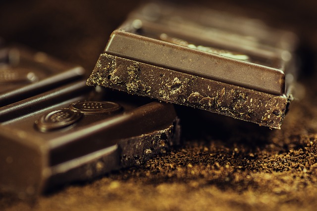 Zašto je crna čokolada zdrava (i) za seniore?
